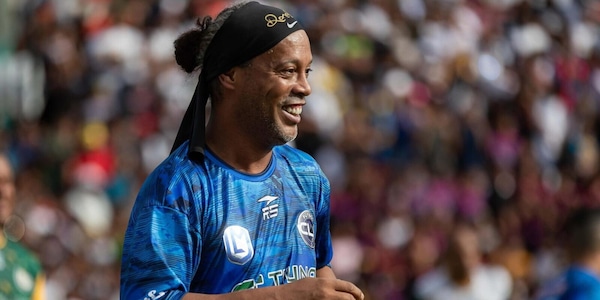 Incredibile Ronaldinho: torna a giocare in Italia con il Ravenna ma solo per una partita!