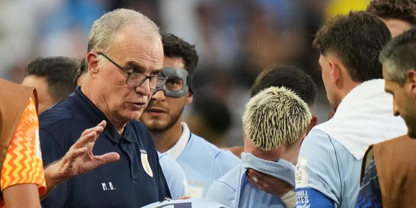 Bielsa attacca l'hydration break: "Altera la concezione di calcio"