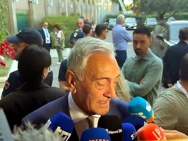 Gravina ai saluti: "Dovevo andarmene subito"