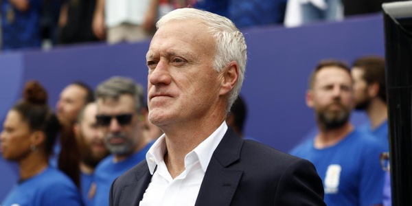 Deschamps torna in gruppo con la Francia dopo il lutto: è già a Boston