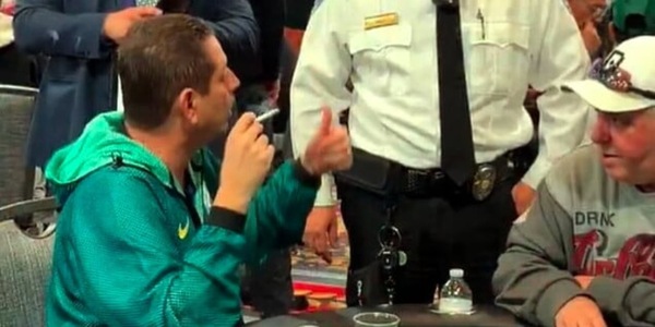 Incredibile alle WSOP, si accende una sigaretta al tavolo: squalificato e multato