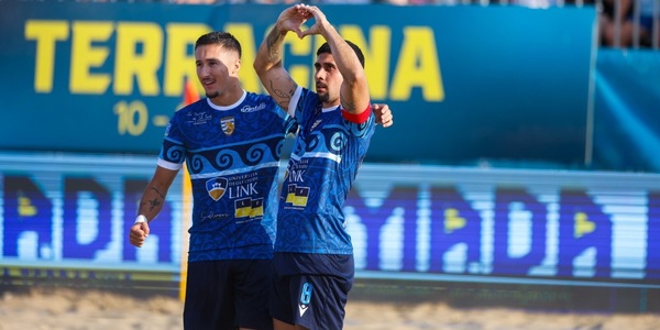 Lignano, 22 anni sulla sabbia: il beach soccer riparte dallo spettacolo