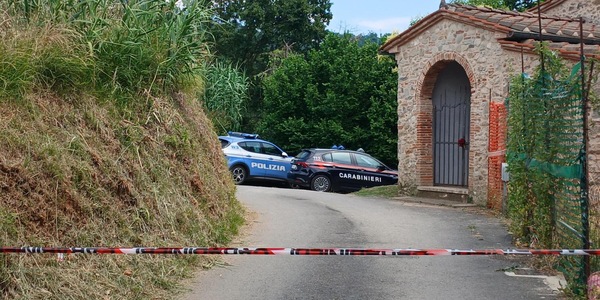 Uomo uccide moglie e figlio nella loro casa in Versilia