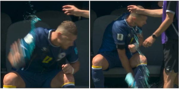 Dzeko non prende bene il cambio e scaraventa a terra una bottiglietta in panchina