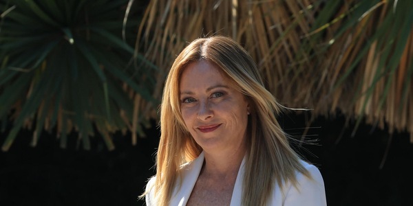 Meloni, 'a volte non siamo d'accordo ma mai relazioni glaciali con Macron'