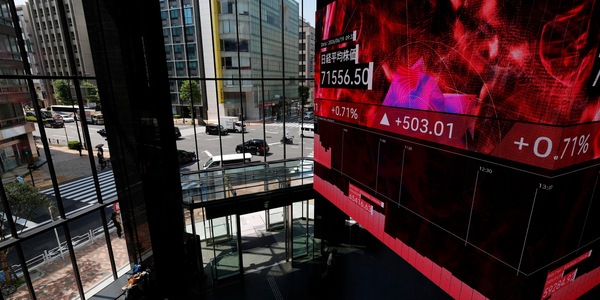 Borsa: Asia in rosso, nuova ondata di vendite sui chip, Tokyo -4,15%