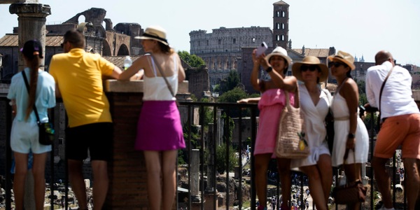 Estate, verso record con oltre 224 milioni di presenze e 27 miliardi di spesa