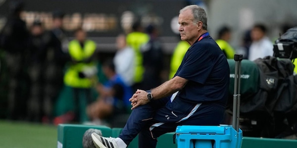Bielsa amato e discusso, ai Mondiali non sfonda. E quella volta che Lotito lo bruciò…