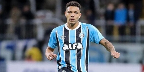 Viery abbraccia la Fiorentina