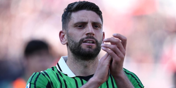 Berardi soccorre un ciclista a Forte dei Marmi: il bellissimo gesto del capitano del Sassuolo