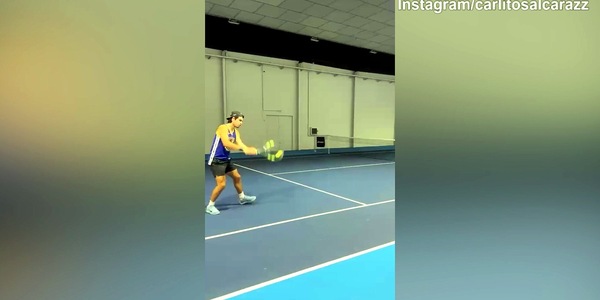 Tennis, Alcaraz torna ad allenarsi dopo l'infortunio al polso