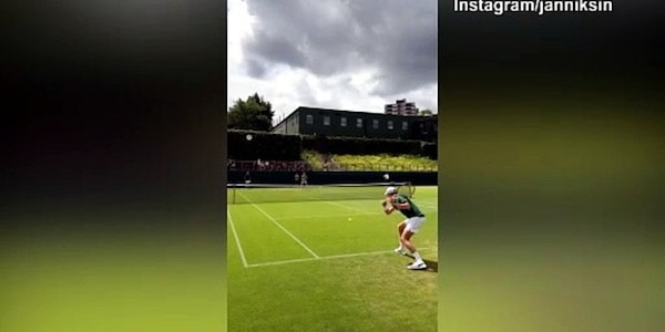 Tennis, l'ultimo allenamento di Sinner prima dell'esordio a Wimbledon