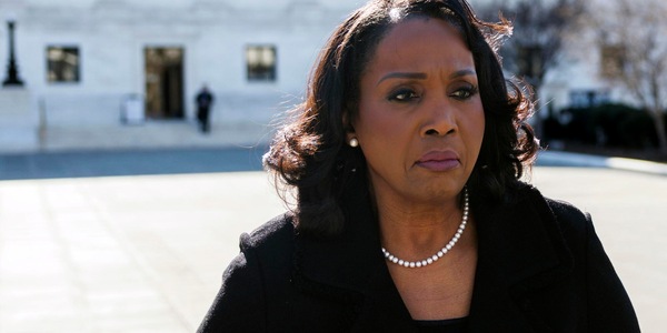 Corte Suprema Usa consente a Lisa Cook di restare alla Fed