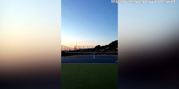 van der Wiel, relax con il tennis