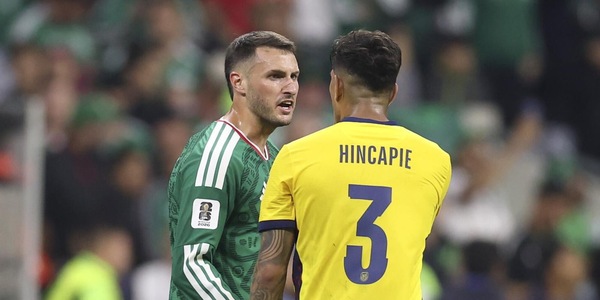 Il caso della bocca coperta: rosso per la Fifa, giallo per la Uefa