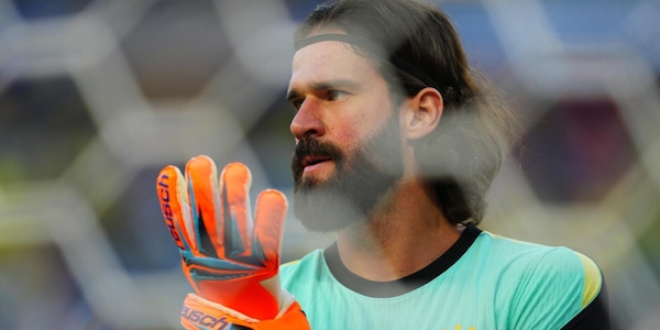 Perché il viso di Alisson diventa rosso durante le partite: lo studio virale in Brasile