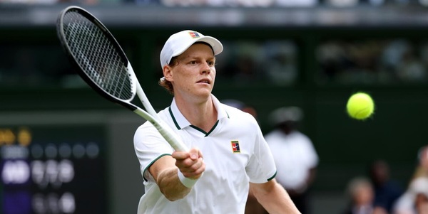 Sinner batte Brooksby in tre set e avanza a Wimbledon: agli ottavi affronterà Mochizuki
