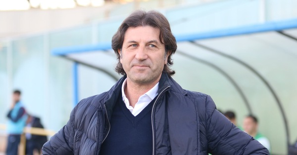 Rastelli verso la panchina del Bari
