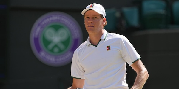 Ufficiale, la semifinale Sinner-Djokovic a Wimbledon si vedrà anche in chiaro: ecco dove