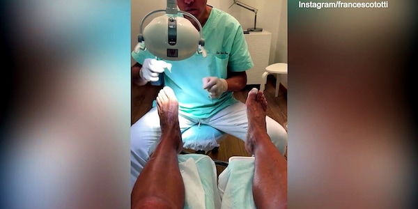 Totti si fa "bello" con la pedicure