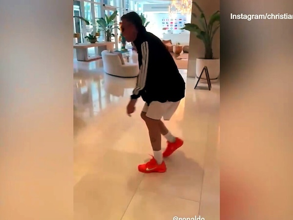 Vieri, il divertente doppio passo con il suo idolo