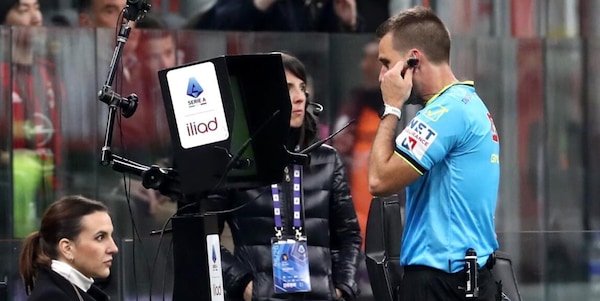 Cambia una regola in Serie A: cosa succederà con la revisione degli angoli