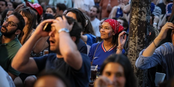 Francia, la festa per la vittoria sul Marocco finisce in tragedia: morta una ragazza di 17 anni
