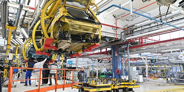Istat, produzione industriale -0,3% a maggio, ma su anno +1,1%