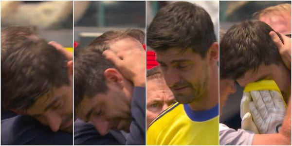Courtois si fa male in Spagna-Belgio ed esce in lacrime: Garcia lo abbraccia ma è inconsolabile