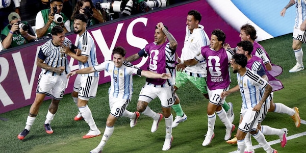 Argentina, corsa e lacrime: Julian Alvarez e Lautaro dopo 120' spediscono Messi in semifinale