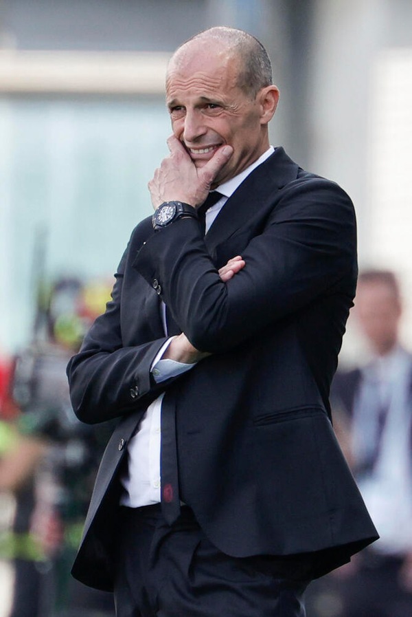 Allegri, 'felice di essere al Napoli, mai avuto contatti con Figc'