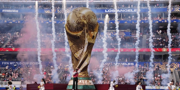 La finale dei Mondiali in stile Super Bowl: intervallo di mezz'ora e furia dei tifosi