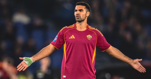“Celik traditore”, i tifosi della Roma furiosi dopo il rinnovo sfumato e il passaggio alla Juve