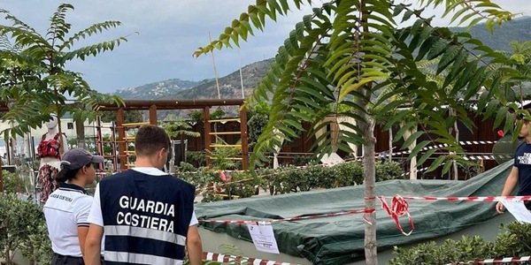 Morta la bambina rimasta incastrata nel bocchettone della piscina
