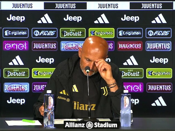 Suona un telefono e Spalletti si ferma