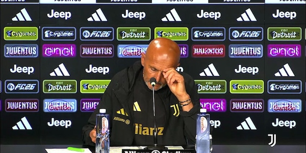 Suona un telefono e Spalletti si ferma