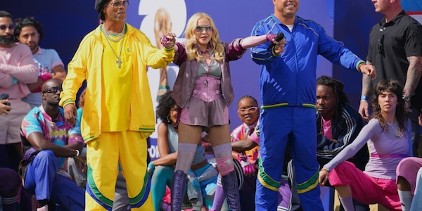 Madonna, Ronaldo, Ronaldinho e l'halftime show: per i social la finale Mondiale è un delirio kitsch