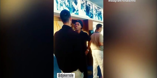 Ronaldinho e Djokovic, scambio di numeri tra campioni