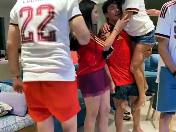 I fratelli Marquez festeggiano la coppa
