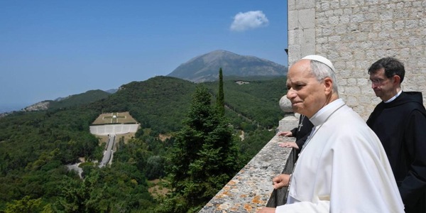 Il Papa a sorpresa visita l'abbazia di Montecassino