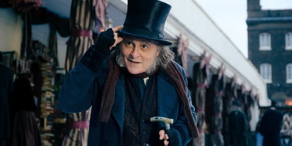 Johnny Depp guida il cast di Scrooge - E gli spiriti del Natale, il nuovo film di Ti West in arrivo a novembre