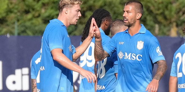 Il Napoli batte la Carrarese nel secondo test a Dimaro: ad Allegri bastano Hojlund e Giovane. GUARDA I GOL
