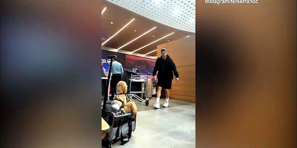 Gimenez, quante risate in aeroporto