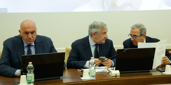 Tajani, abbiamo deciso di chiedere Safe per 14,9 miliardi