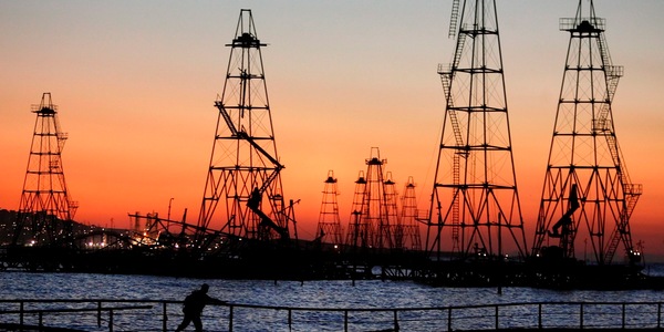 Il petrolio è in forte rialzo dopo gli attacchi iraniani, Wti a 82,07 dollari (+3,55%)