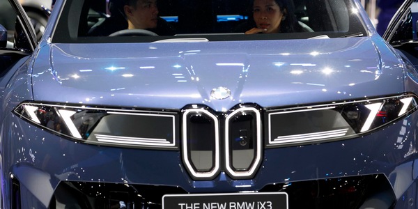 Gli utili della Bmw crollano di oltre un terzo a 1,2 miliardi