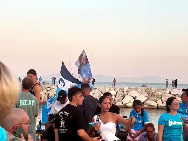Napoli, i tifosi festeggiano il centenario