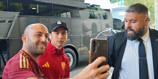 La Roma sbarca in Galles: selfie e autografi al resort a Cardiff
