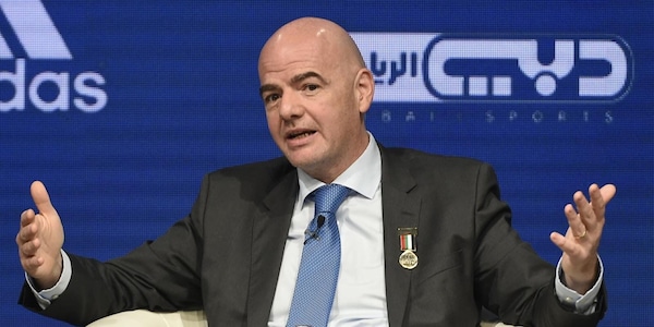 'Infantino, a casa': l'Uefa chiede le dimissioni. Adesso che la Figc batta un colpo