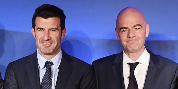 Figo, il duro attacco contro Infantino: "Ha perso la dignità. Per salvare il calcio deve andarsene subito"